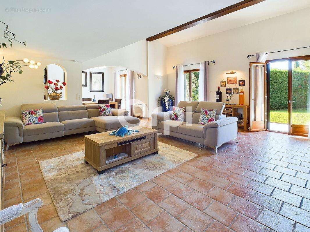 Maison à TOURRETTES