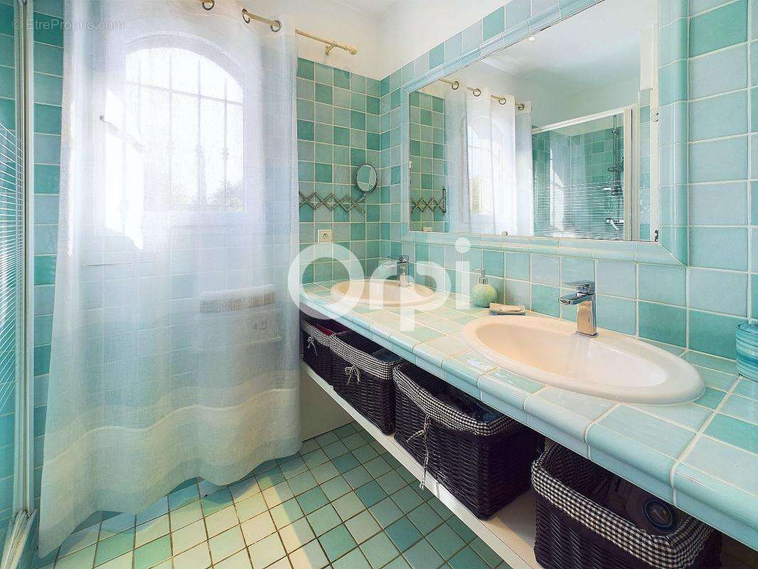 Maison à TOURRETTES