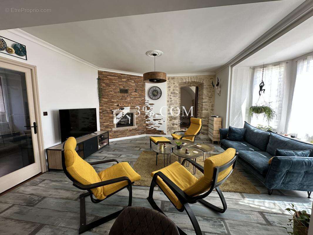 Maison à SAINT-HILAIRE-DE-BRETHMAS