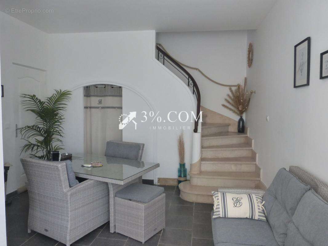 Maison à SAINT-HILAIRE-DE-BRETHMAS