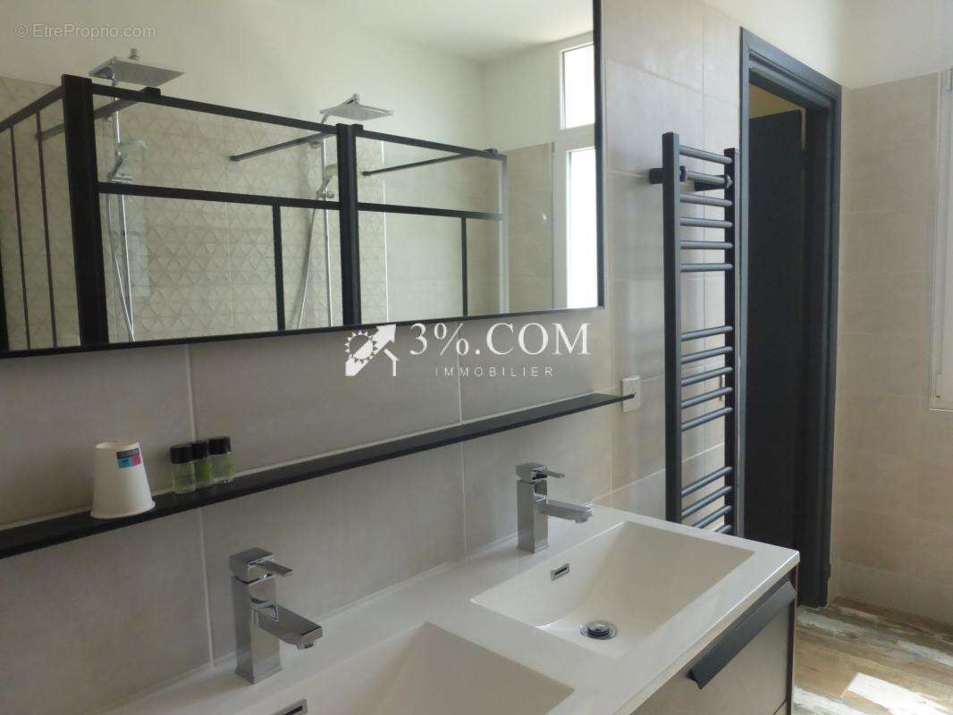 Maison à SAINT-HILAIRE-DE-BRETHMAS