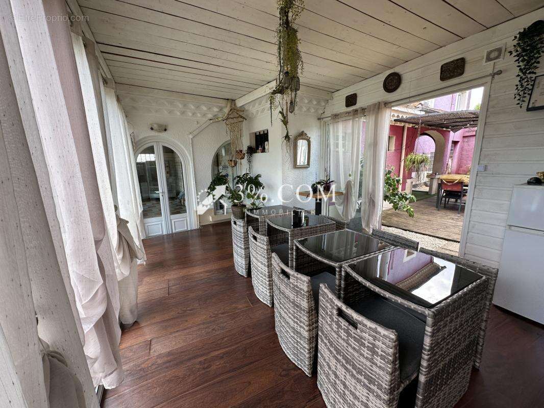 Maison à SAINT-HILAIRE-DE-BRETHMAS