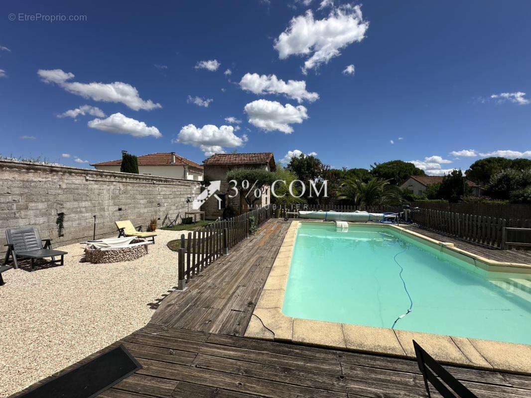 Maison à SAINT-HILAIRE-DE-BRETHMAS