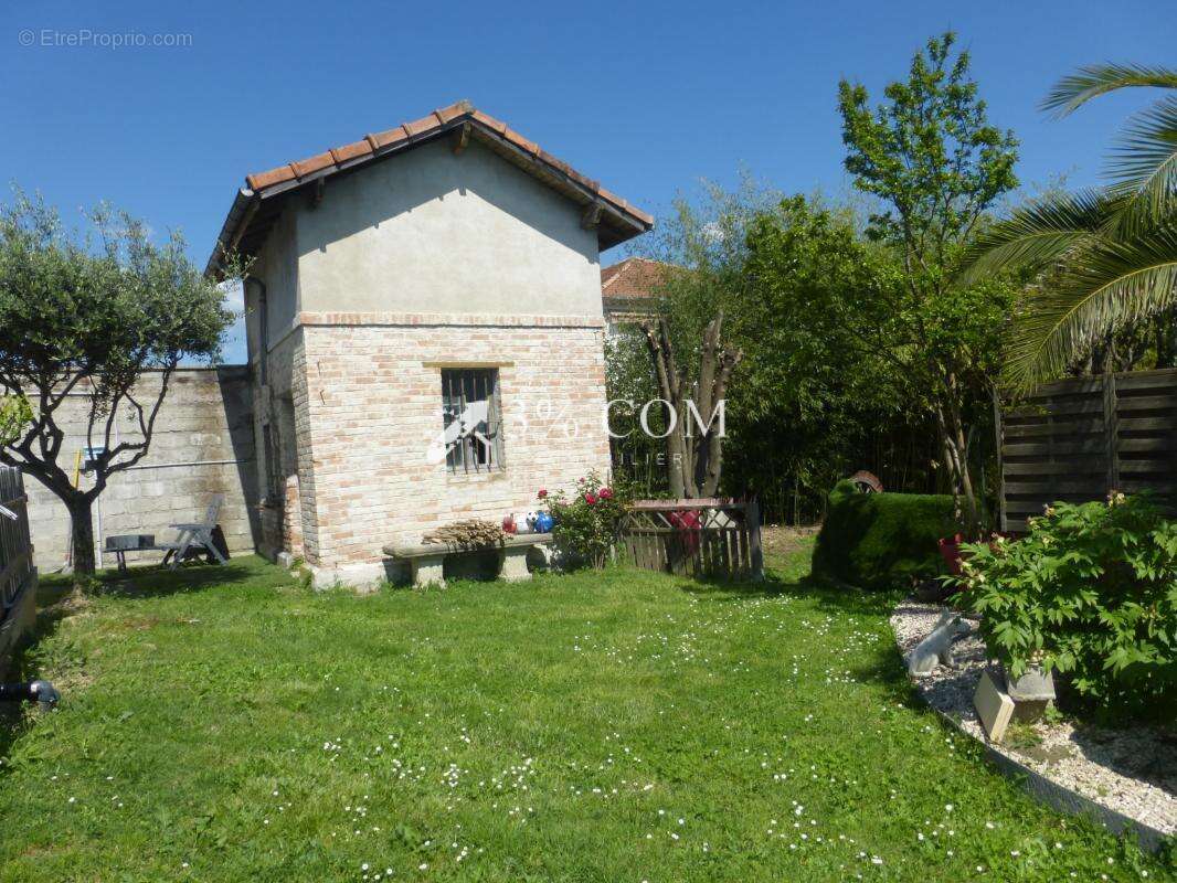 Maison à SAINT-HILAIRE-DE-BRETHMAS