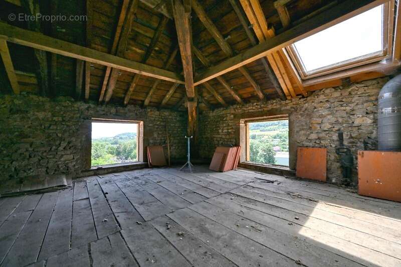 Appartement à PONTCHARRA-SUR-TURDINE