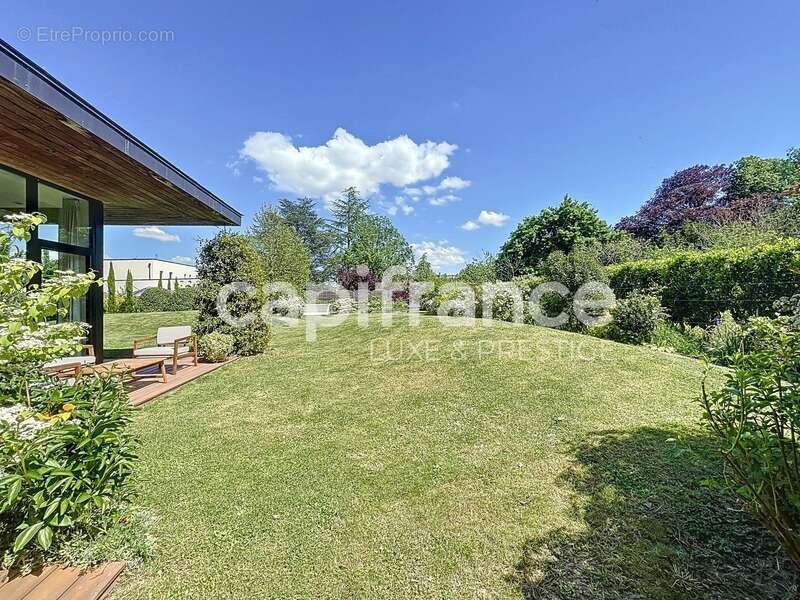 Maison à SAINT-CYR-SUR-LOIRE