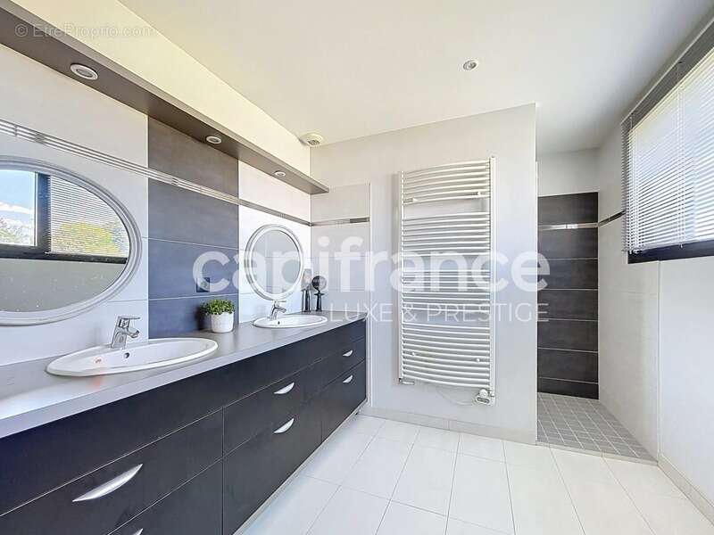 Maison à SAINT-CYR-SUR-LOIRE