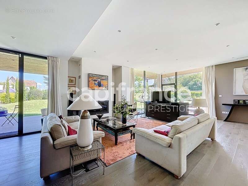 Maison à SAINT-CYR-SUR-LOIRE