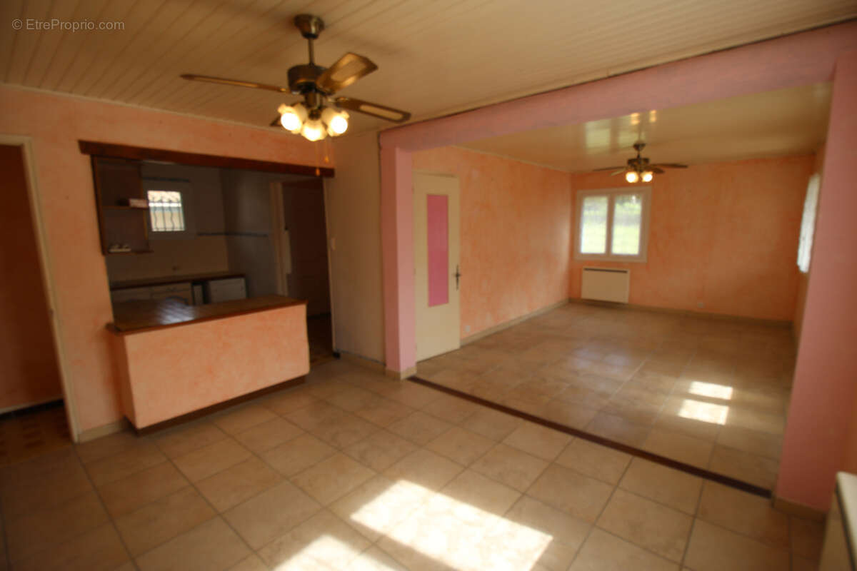 Maison à FONTVIEILLE