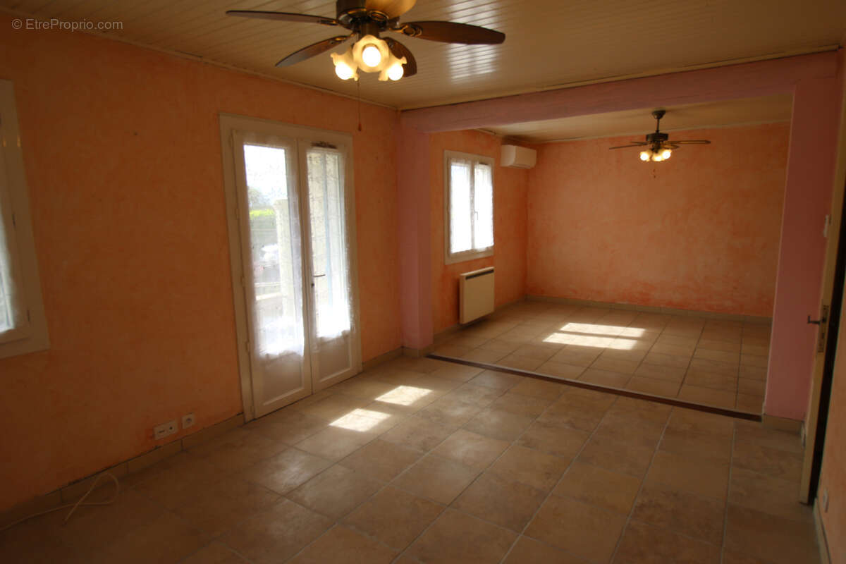 Maison à FONTVIEILLE