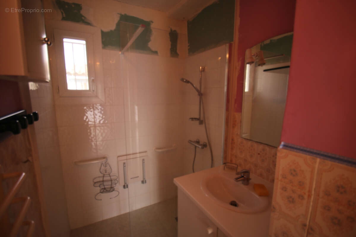 Maison à FONTVIEILLE