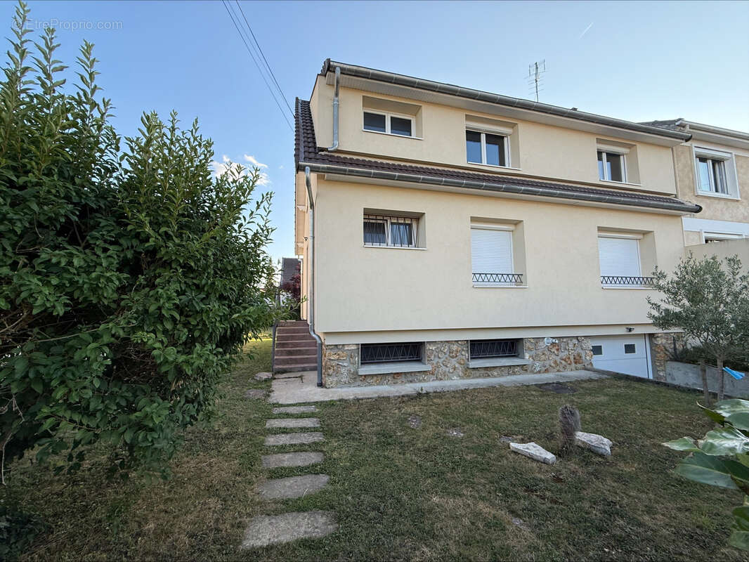 Maison à PONTAULT-COMBAULT