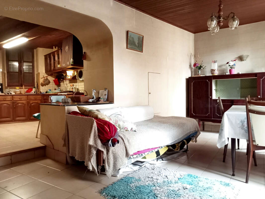 Maison à SAINT-LAURENT-DU-PAPE