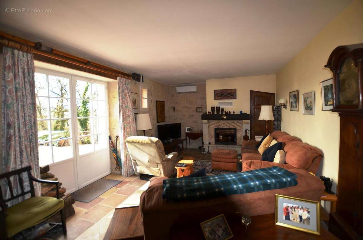 033 - Maison à SAINT-PUY