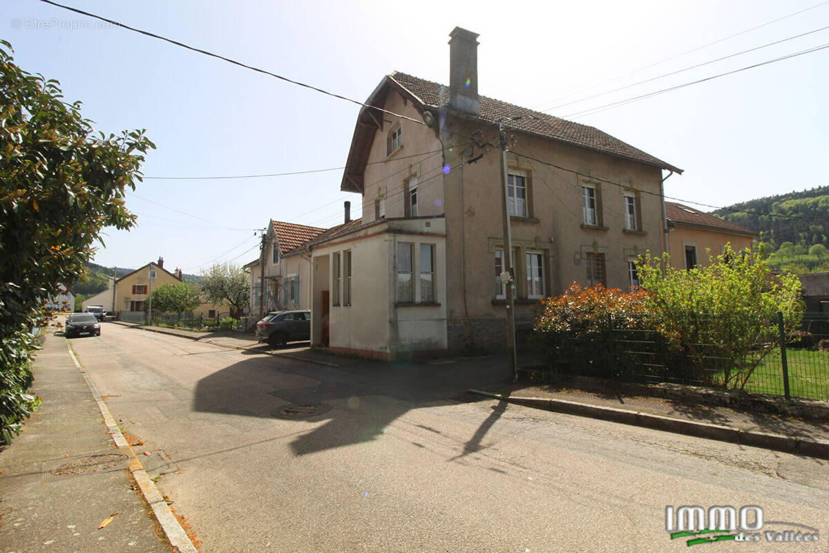 Maison à GRANGES-SUR-VOLOGNE