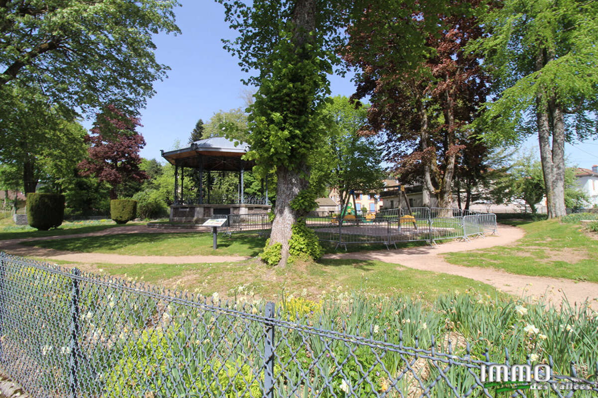 Maison à GRANGES-SUR-VOLOGNE