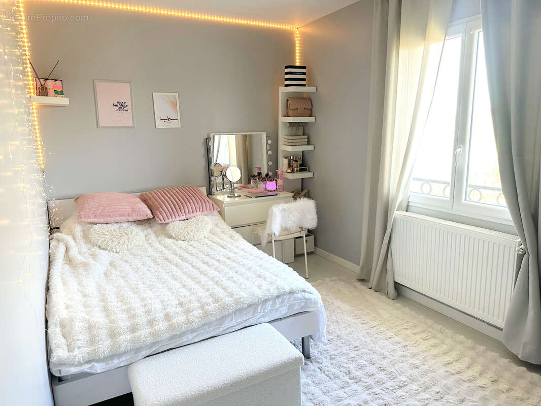 Maison à CHAZELLES-SUR-LYON