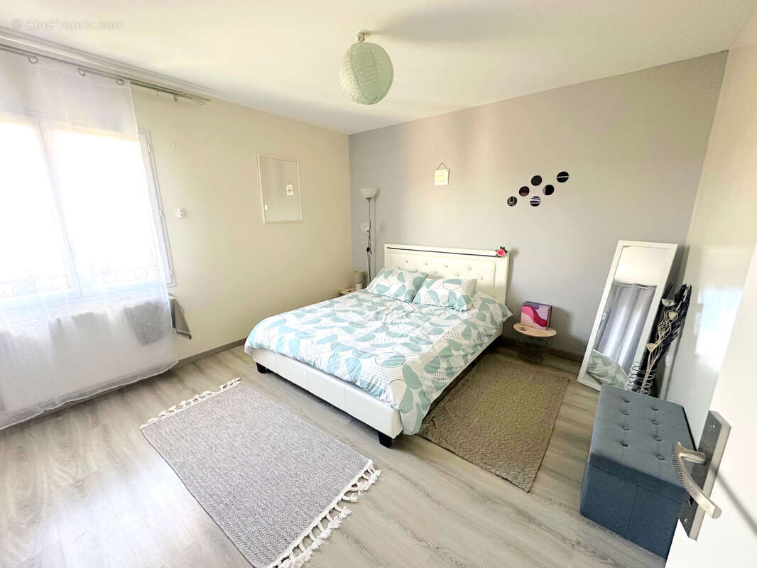 Maison à CHAZELLES-SUR-LYON