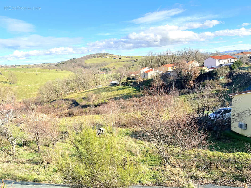 Maison à CHAZELLES-SUR-LYON