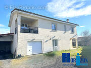 Maison à CHAZELLES-SUR-LYON