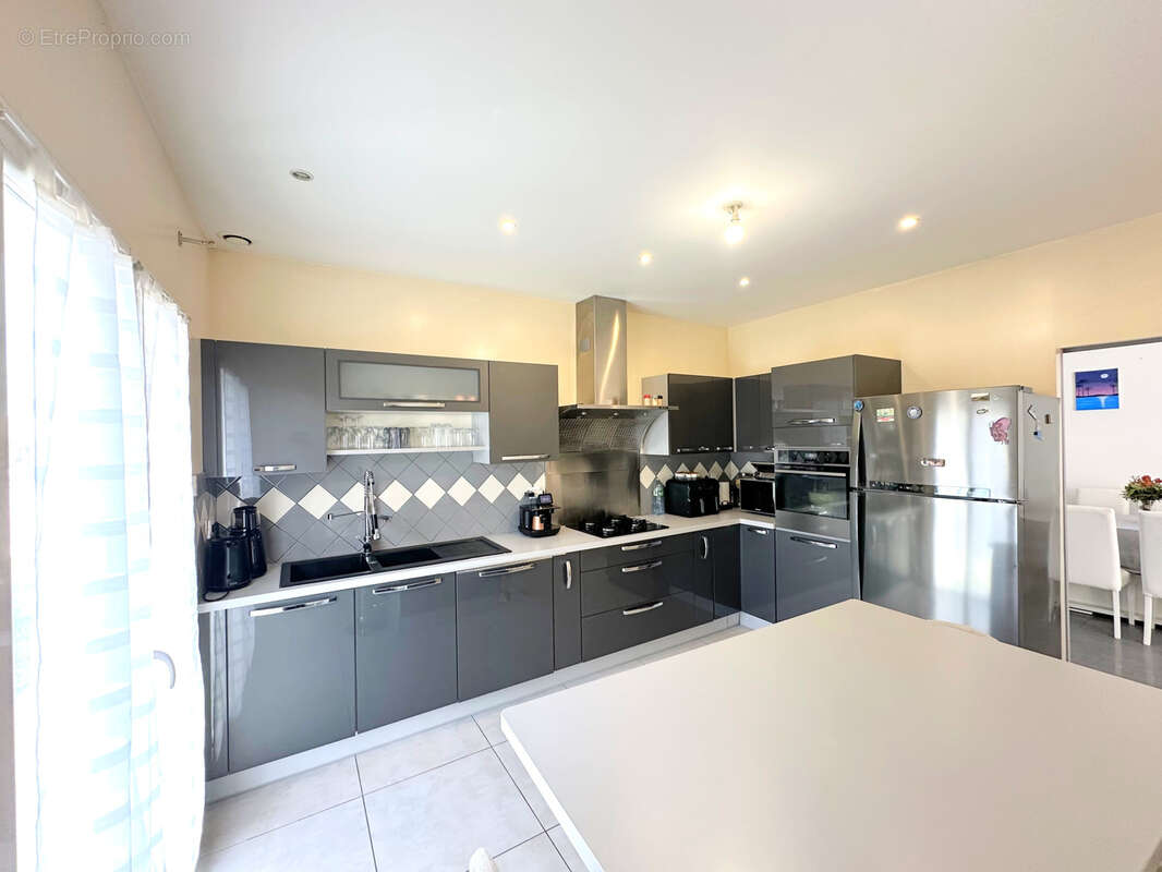 Maison à CHAZELLES-SUR-LYON