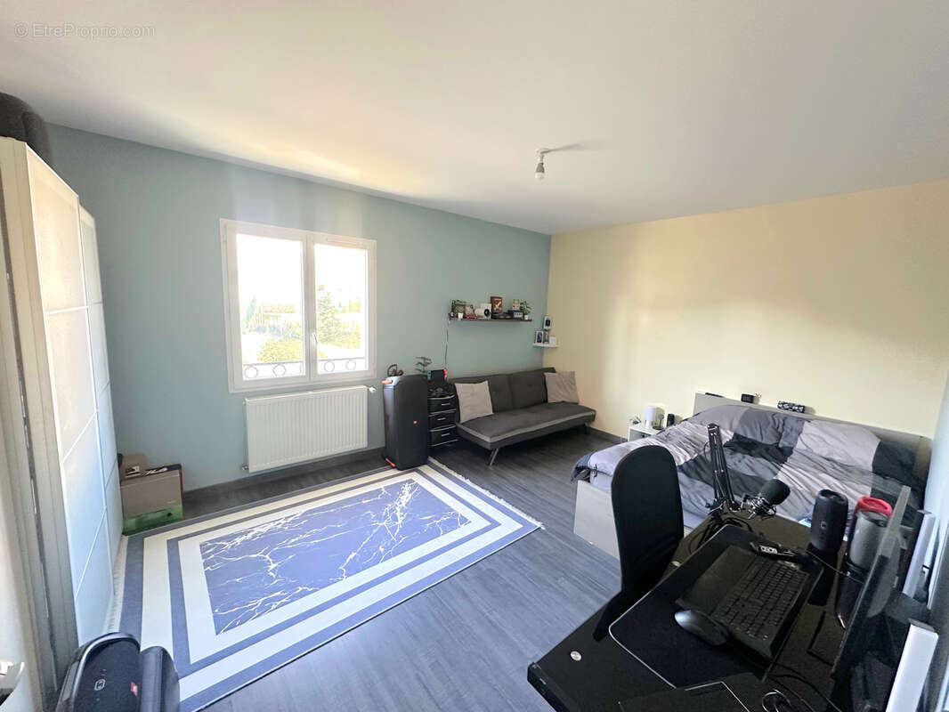 Maison à CHAZELLES-SUR-LYON