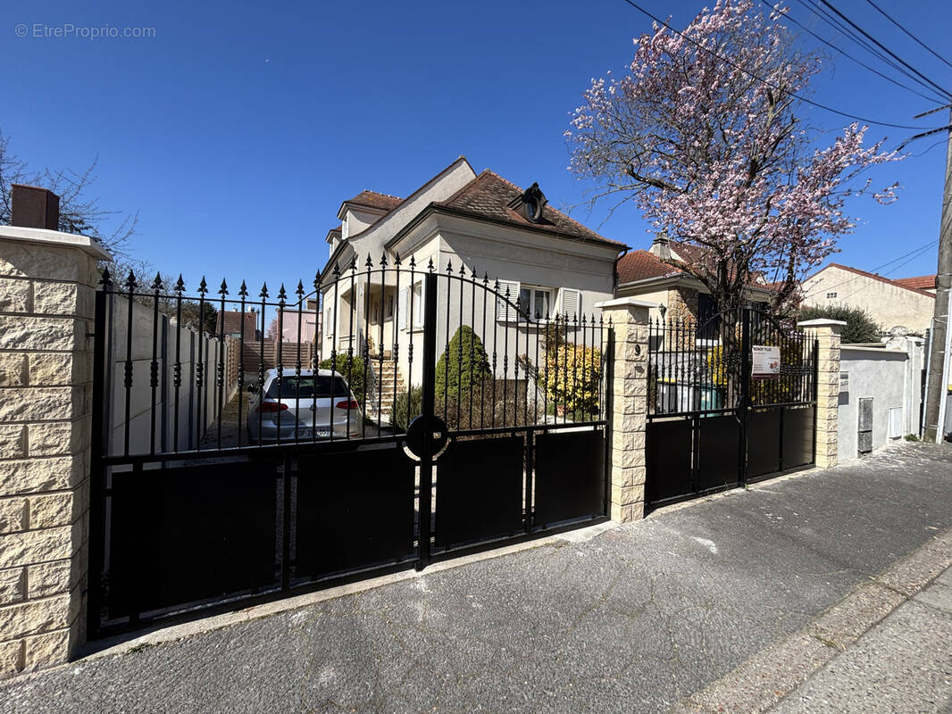 Maison à SARTROUVILLE