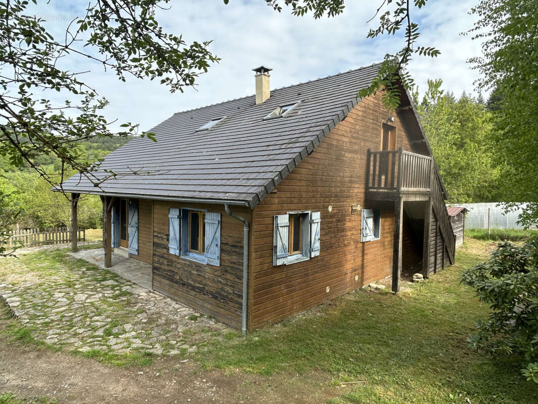 Maison à SAINT-YRIEIX-LE-DEJALAT