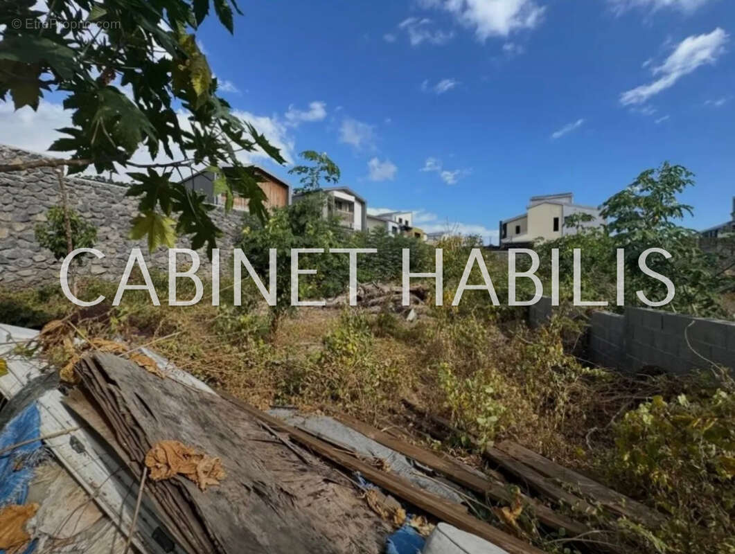 Terrain à SAINT-PIERRE