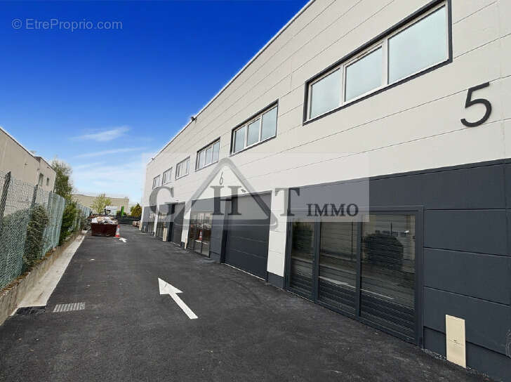 Commerce à FONTENAY-TRESIGNY