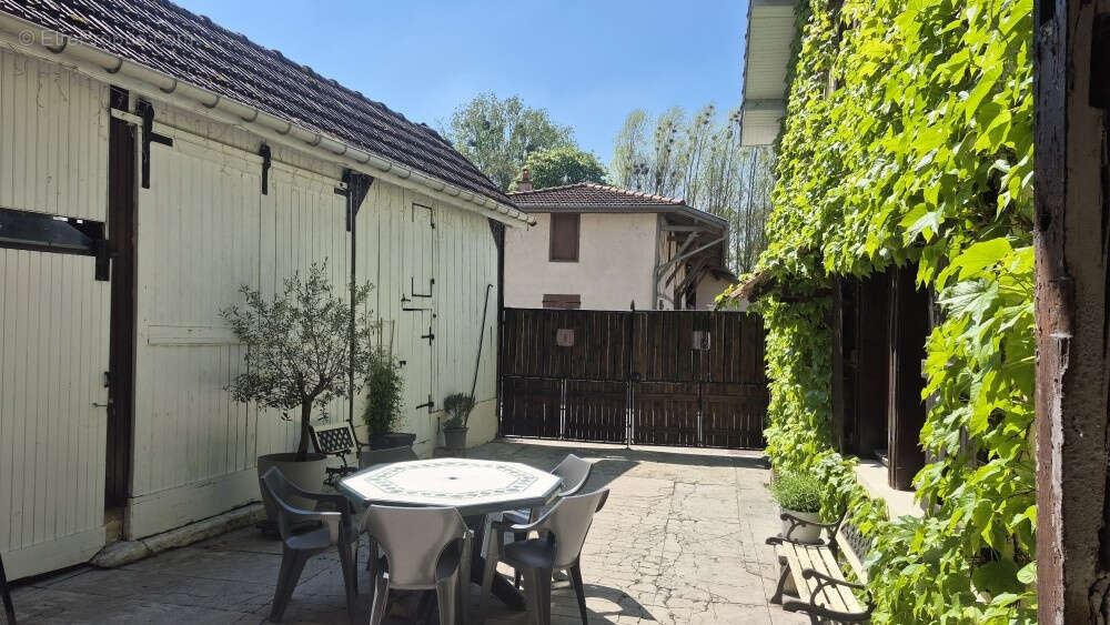 Maison à SAINT-AMAND-SUR-FION