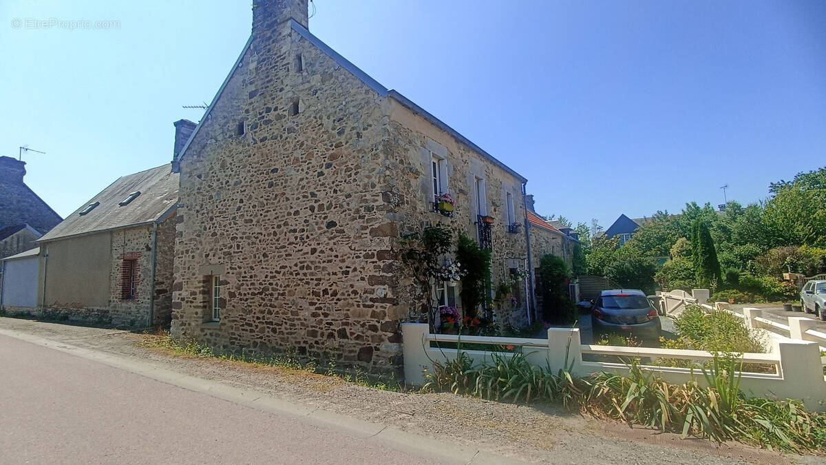 Maison à HEUGUEVILLE-SUR-SIENNE