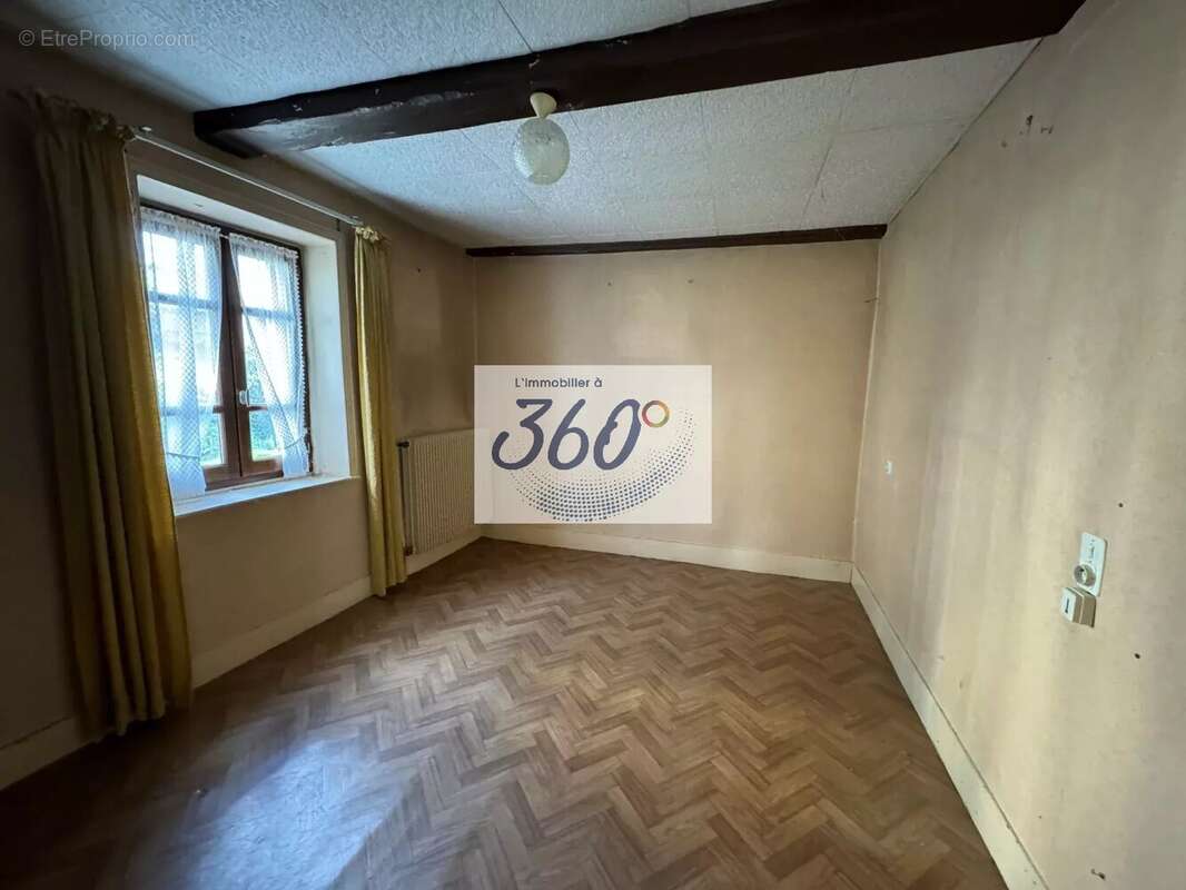 Maison à MONTAGNY-SUR-GROSNE