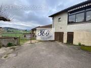 Maison à MONTAGNY-SUR-GROSNE