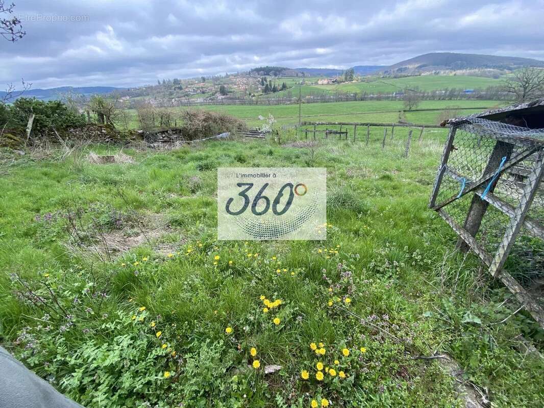 Maison à MONTAGNY-SUR-GROSNE
