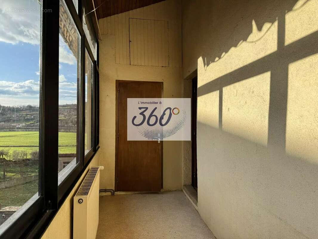 Maison à MONTAGNY-SUR-GROSNE