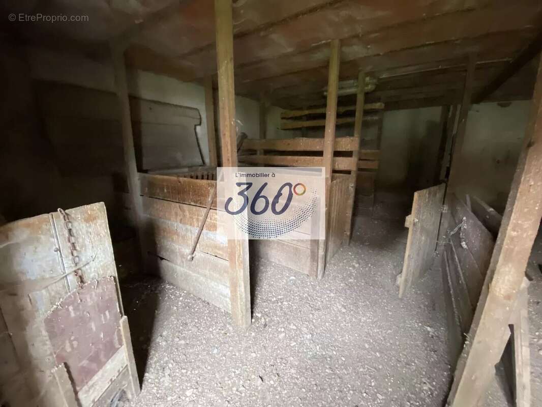 Maison à MONTAGNY-SUR-GROSNE