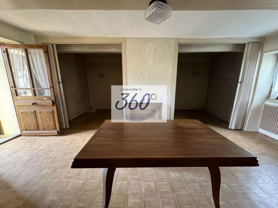 Maison à MONTAGNY-SUR-GROSNE