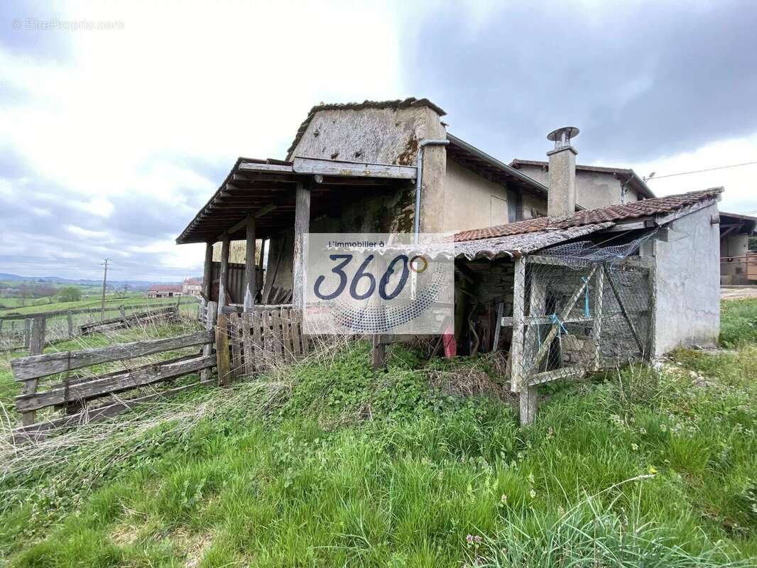 Maison à MONTAGNY-SUR-GROSNE