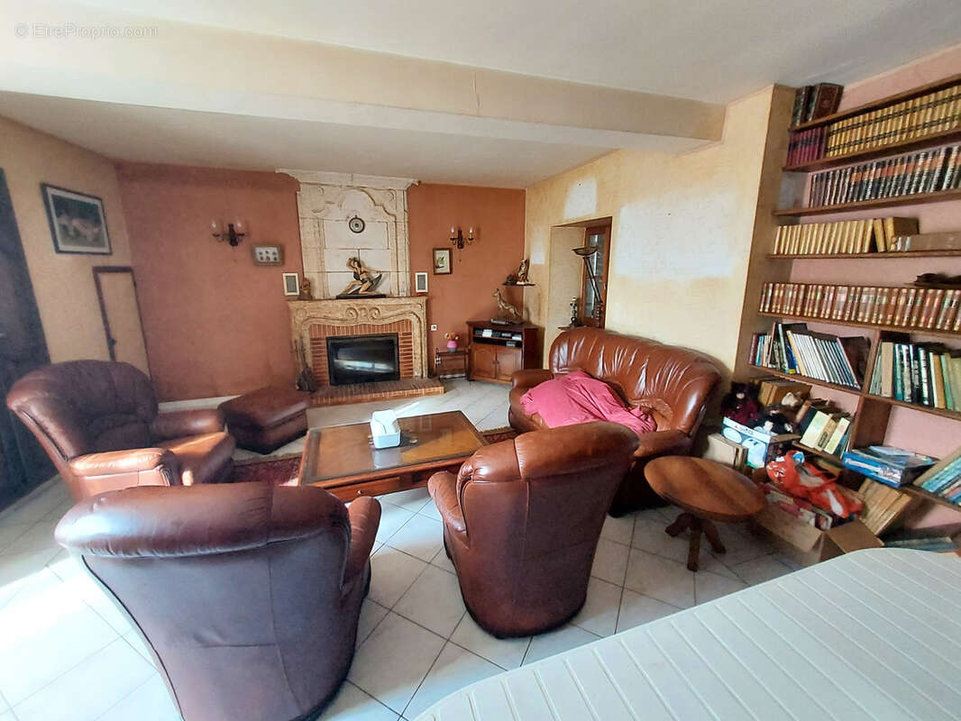 Maison à CHAMPAGNAC-DE-BELAIR