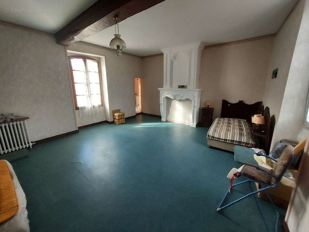 Maison à CHAMPAGNAC-DE-BELAIR