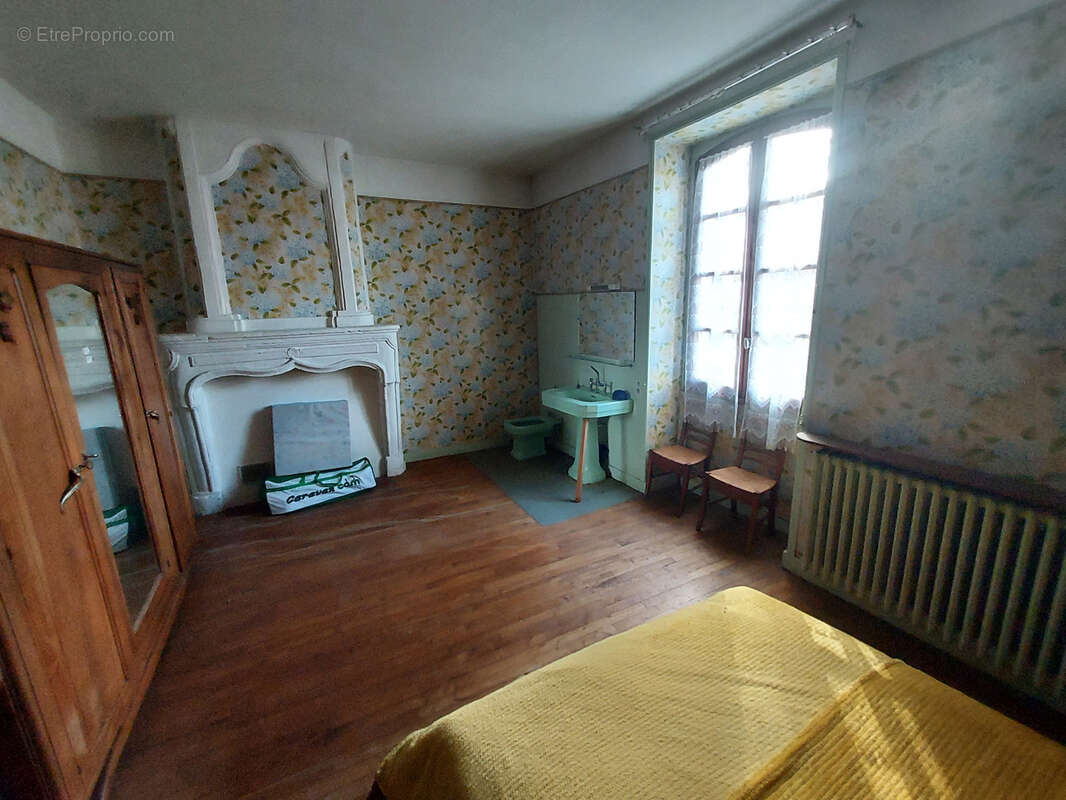 Maison à CHAMPAGNAC-DE-BELAIR