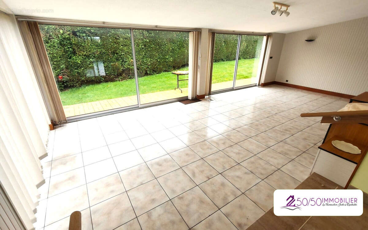 Maison à PLOUZEVEDE