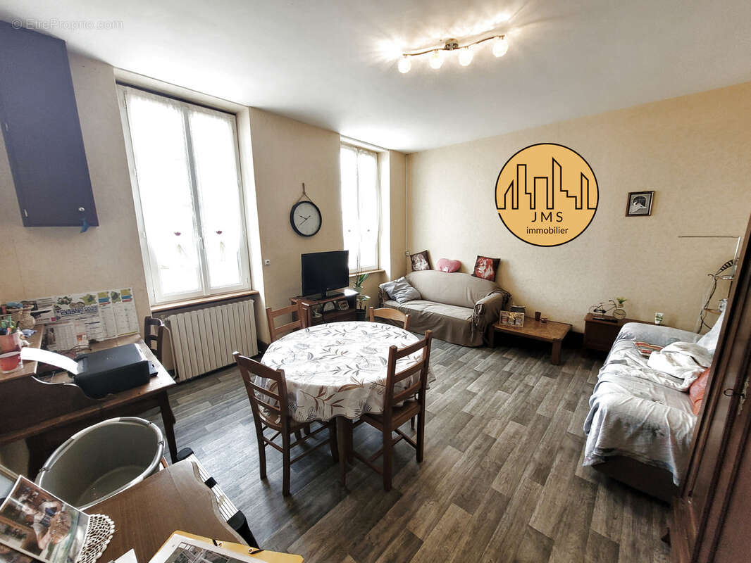 Maison à MONTMARAULT