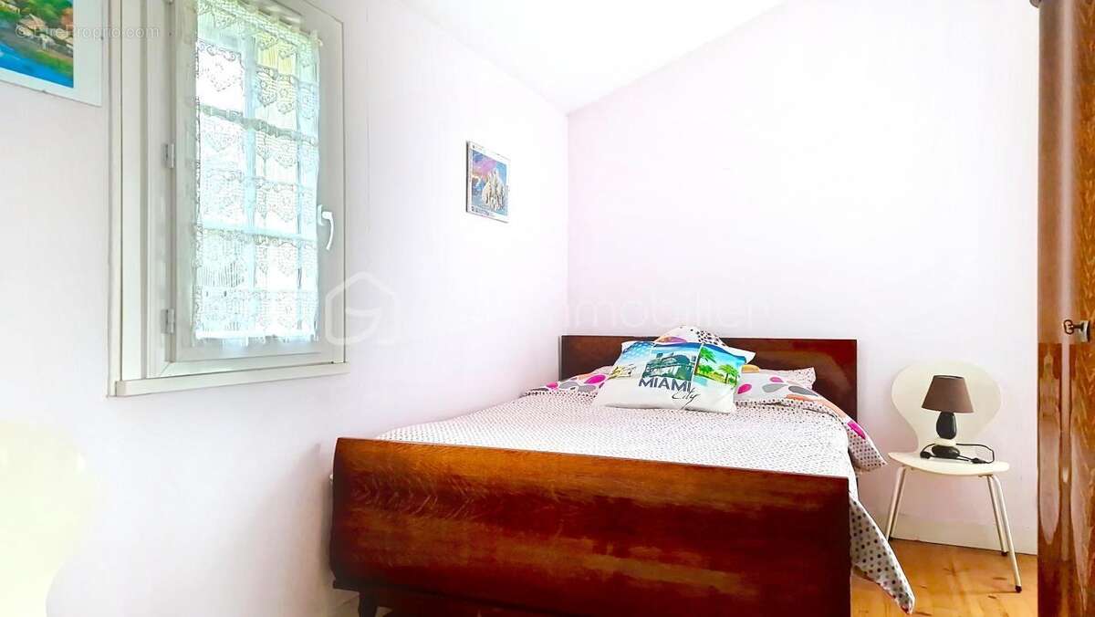 Maison à SAINT-SEURIN-DE-PRATS