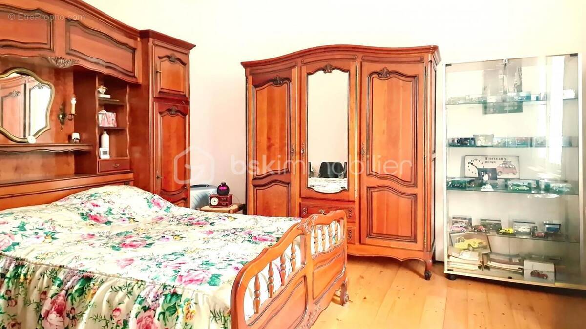 Maison à SAINT-SEURIN-DE-PRATS