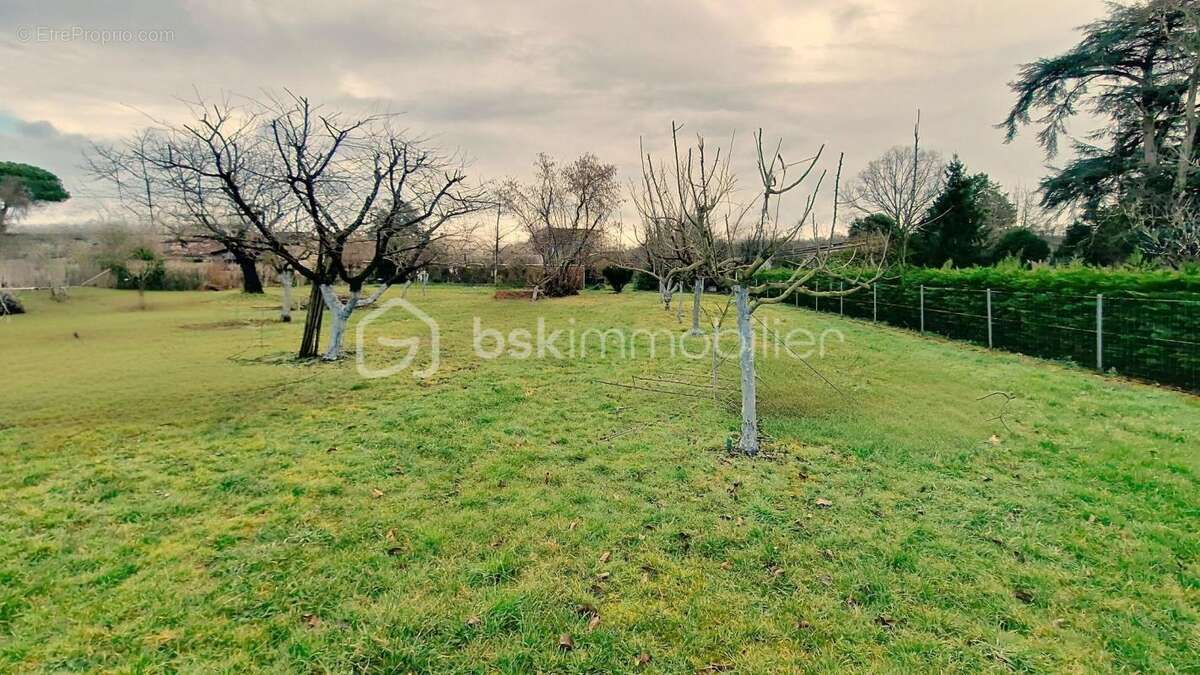 Maison à SAINT-SEURIN-DE-PRATS