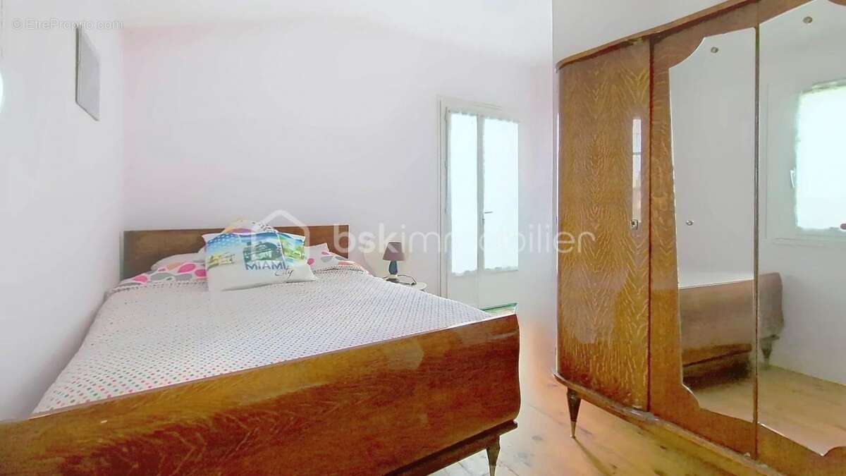 Maison à SAINT-SEURIN-DE-PRATS