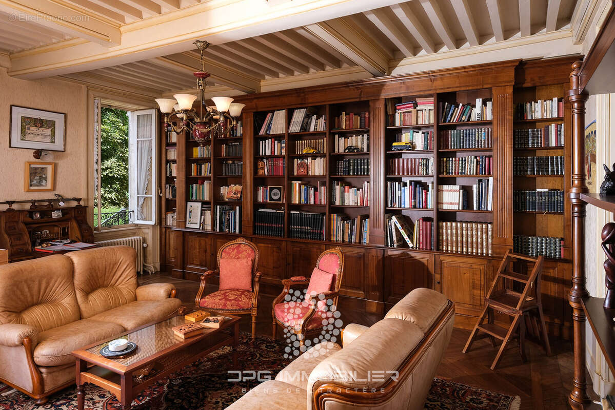 Maison à LA ROCHE-VINEUSE