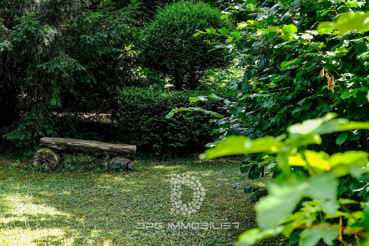 Maison à LA ROCHE-VINEUSE